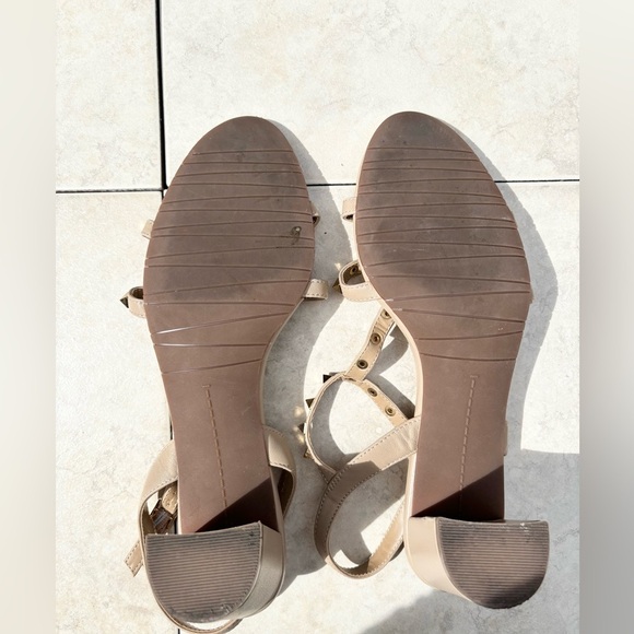 Vaneli studded tan strappy block heels size 10
Narrow - Picture 5 of 6